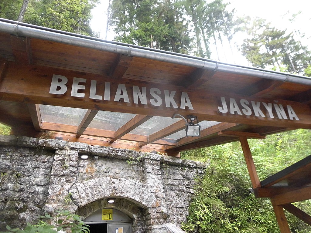 Co kryje w sobie Jaskinia Bielska? 1 wejscie do jaskini bielskiej